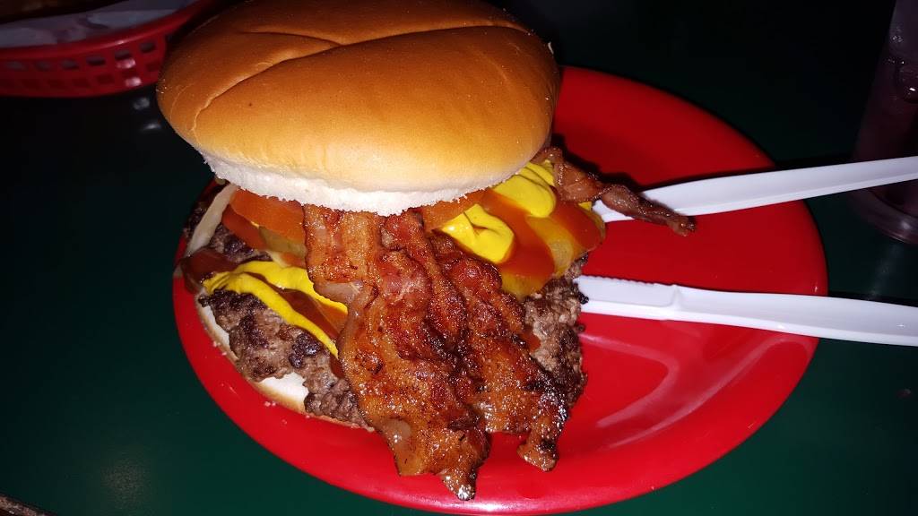 Illinois Bar & Grill | restaurant | 4135 W 47th St, Chicago, IL 60632, USA | 7738472525 OR +1 773-847-2525