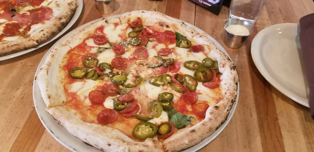 Cane Rosso | restaurant | 1301 S Broadway St, Carrollton, TX 75006, USA | 2147316402 OR +1 214-731-6402