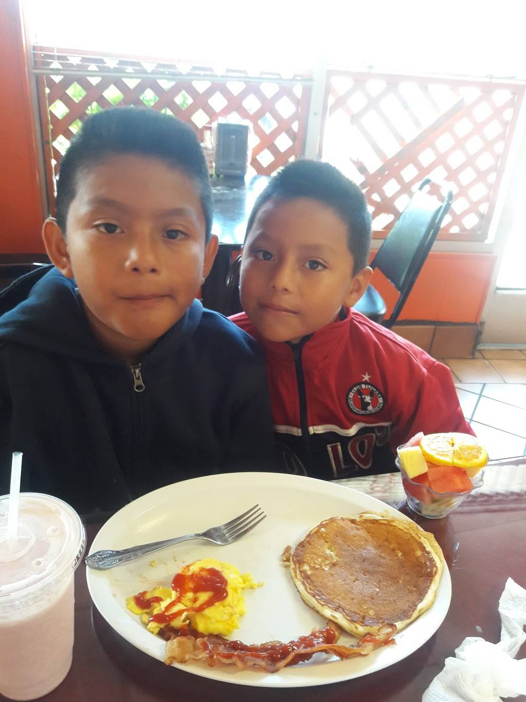 Hornitos Cafe | cafe | 3012 International Blvd, Oakland, CA 94601, USA | 5105322339 OR +1 510-532-2339