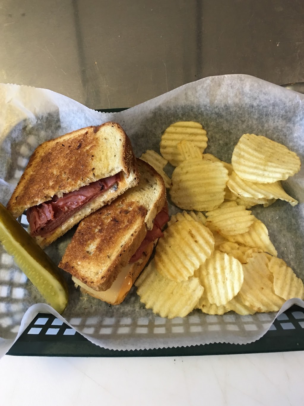 Katherines Cafe | restaurant | 4 Bank St, Nitro, WV 25143, USA | 3047558836 OR +1 304-755-8836