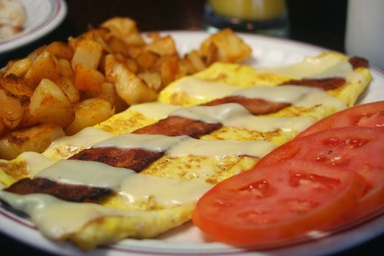 Deli King Restaurant | meal takeaway | 885 Main St, Tewksbury, MA 01876, USA | 9788583855 OR +1 978-858-3855