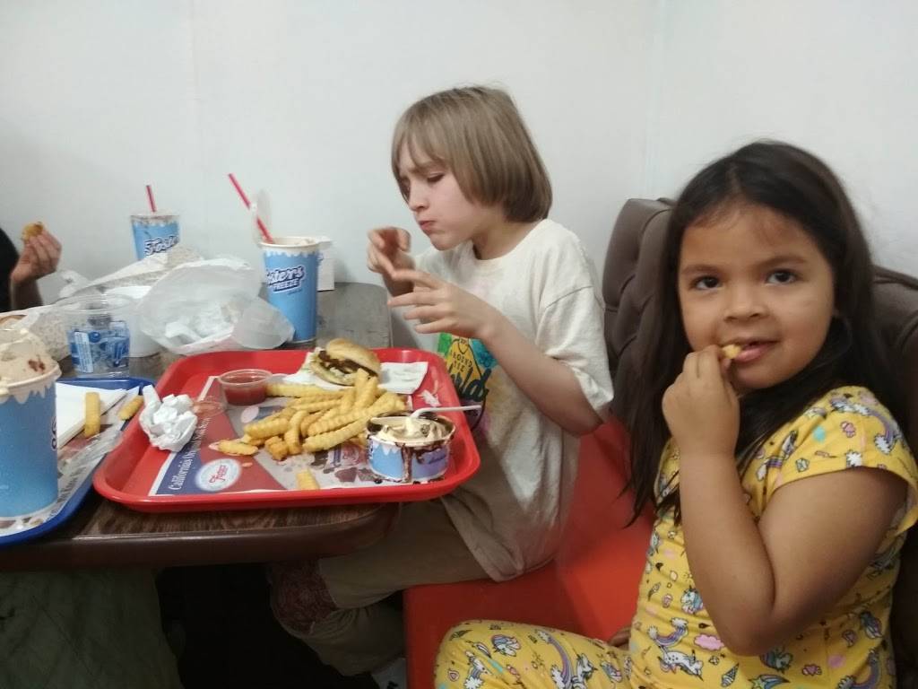 Fosters Freeze | restaurant | 1975 Grant St, Selma, CA 93662, USA | 5598961291 OR +1 559-896-1291