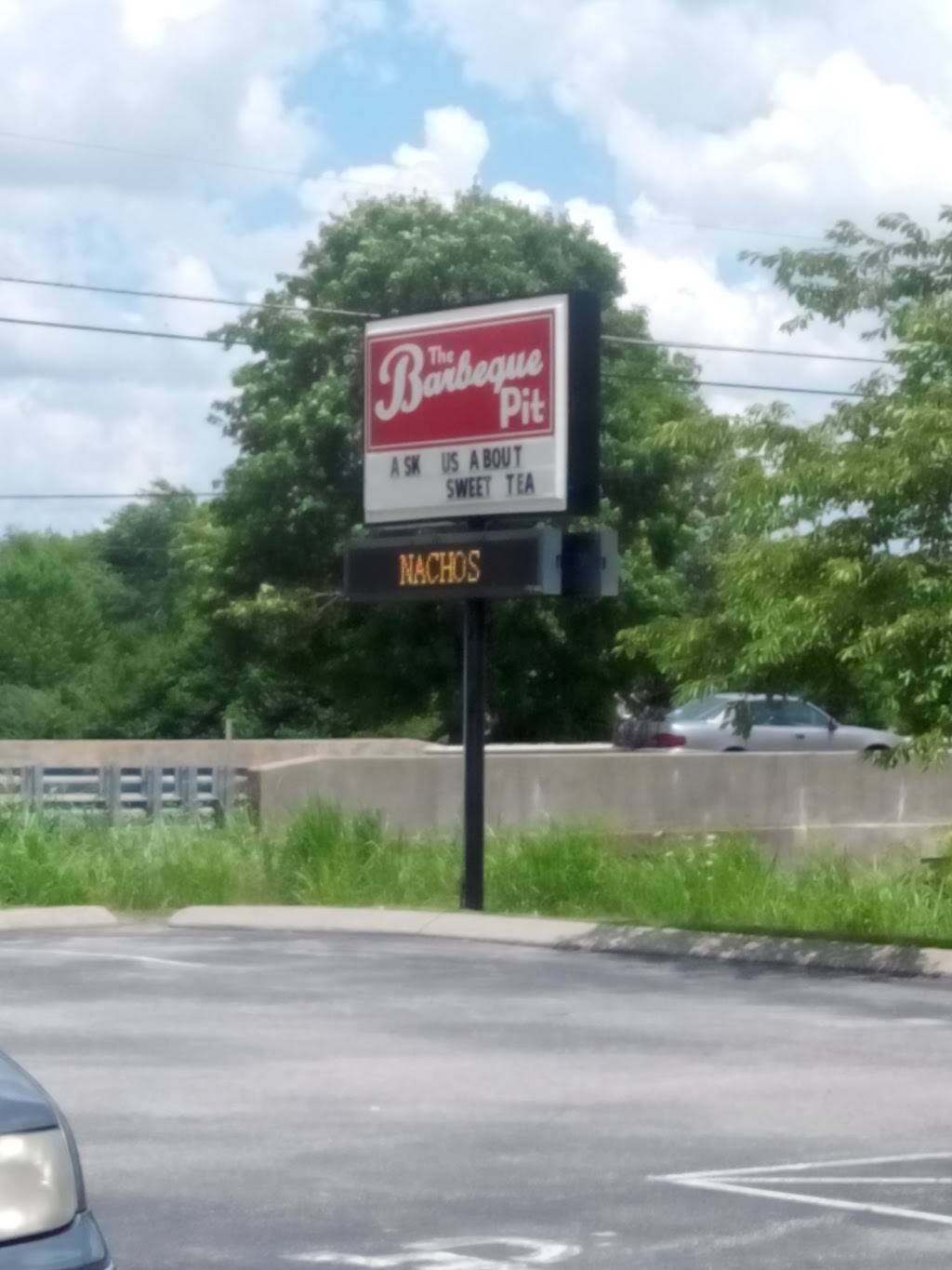 Barbeque Pit | restaurant | 608 N Broadway, Portland, TN 37148, USA | 6153237878 OR +1 615-323-7878