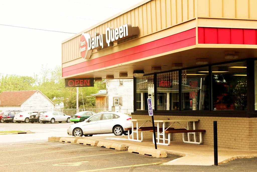 Dairy Queen | restaurant | 1317 17th Ave, Bloomer, WI 54724, USA | 7155681320 OR +1 715-568-1320