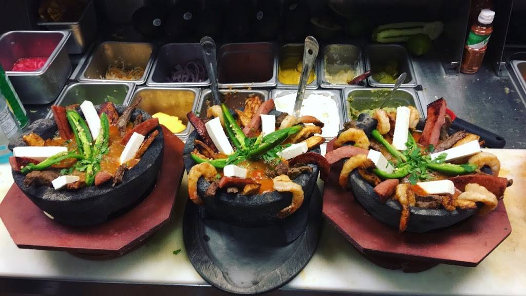 Zona Caliente Sports Bar And Grill | restaurant | 6507 S Cooper St #167, Arlington, TX 76001, USA | 8173755044 OR +1 817-375-5044