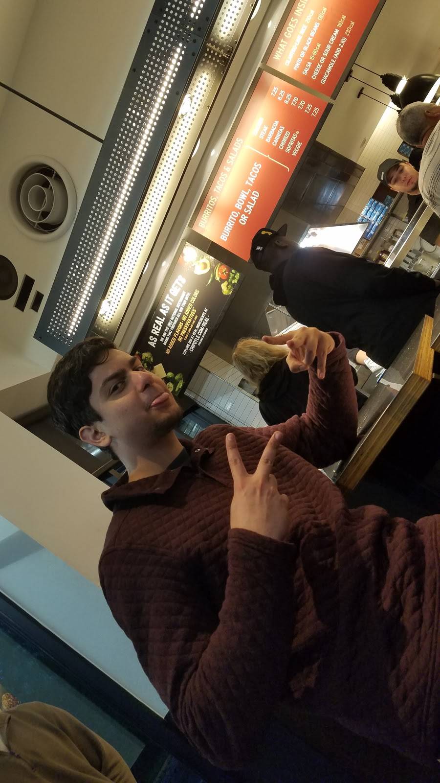 Chipotle Mexican Grill | restaurant | 1233 E Putnam Ave, Riverside, CT 06878, USA | 2036370078 OR +1 203-637-0078