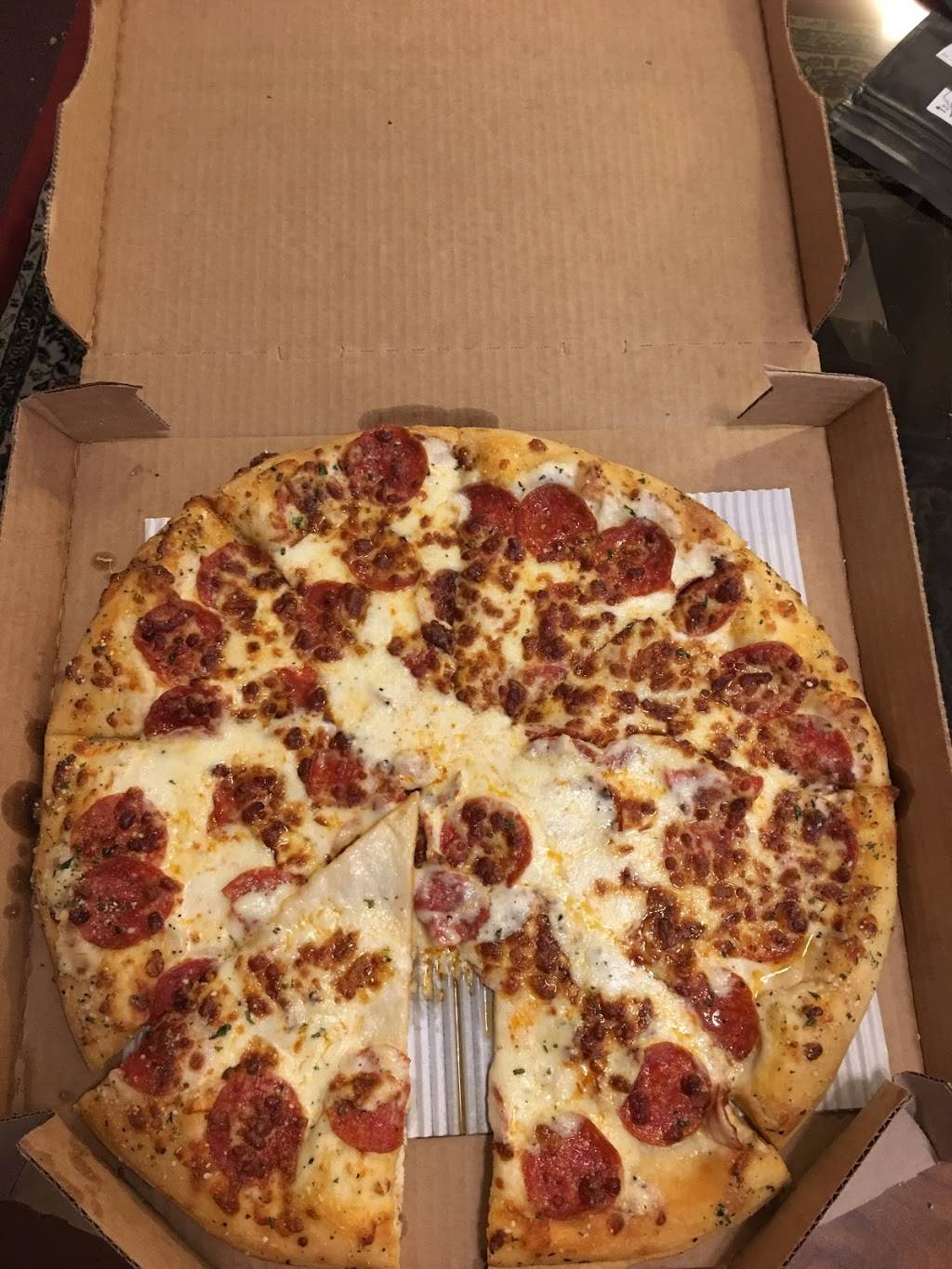 Pizza Hut | restaurant | 1200 W Main St Suite 17, Peoria, IL 61606, USA | 3096767676 OR +1 309-676-7676