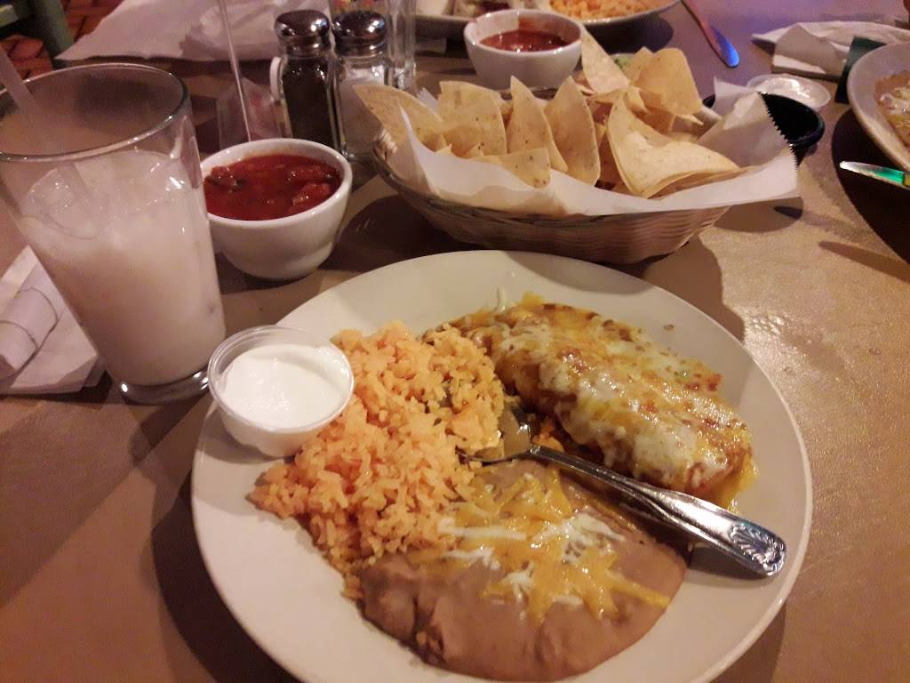 Cinco De Mayo Fiesta | restaurant | 8412 W Morgan Ave, Milwaukee, WI 53228, USA | 4145434939 OR +1 414-543-4939