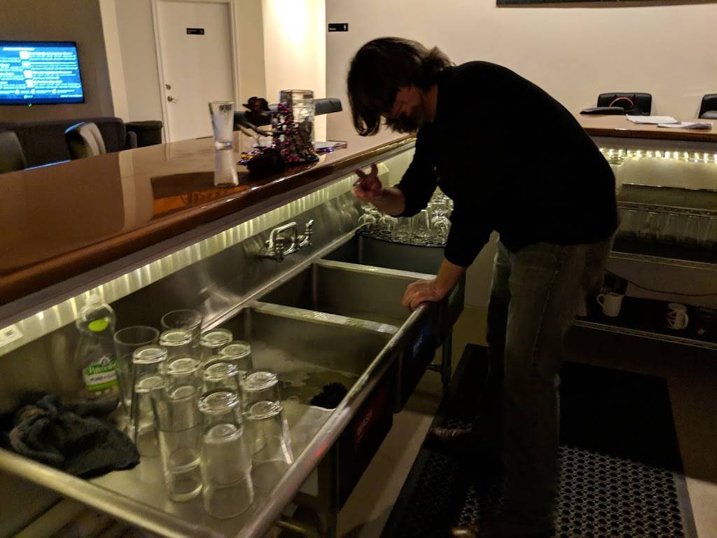 Symposium Brew Pub | restaurant | 310 19th St, Galveston, TX 77550, USA | 4095390510 OR +1 409-539-0510