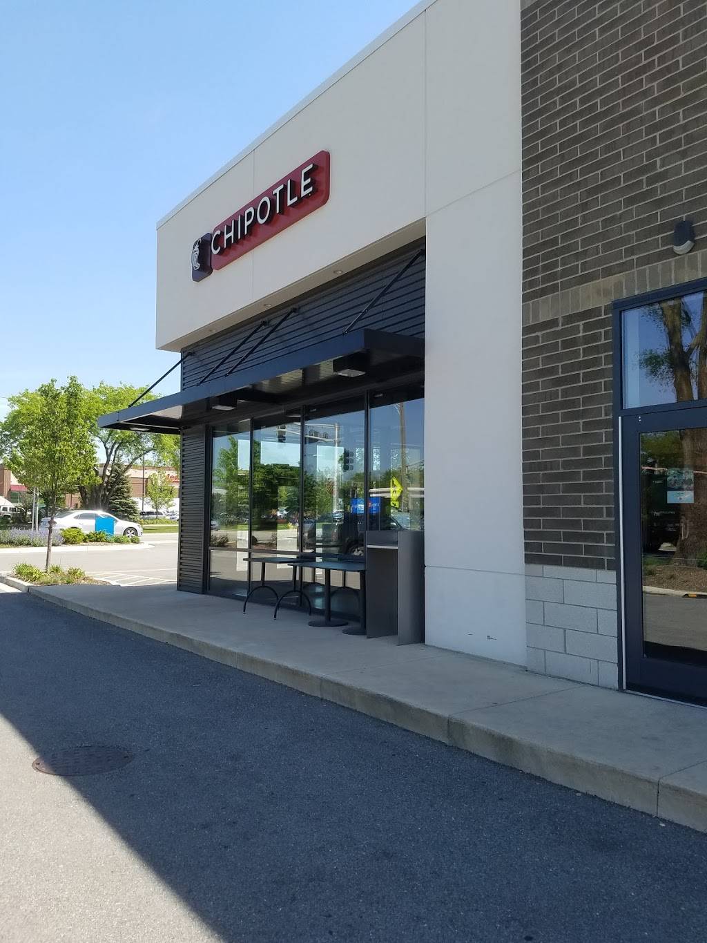 Chipotle Mexican Grill | restaurant | 300 E Ogden Ave, Westmont, IL 60559, USA | 6309201890 OR +1 630-920-1890