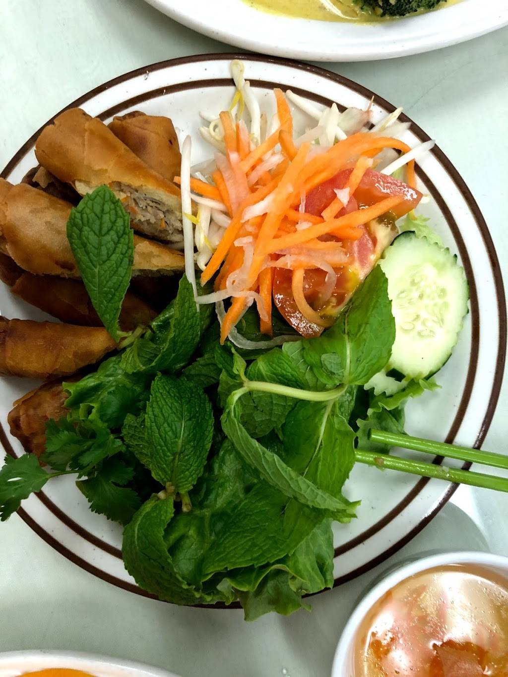 Saigon Restaurant | restaurant | 326 Frank H Ogawa Plaza, Oakland, CA 94608, USA | 5104654545 OR +1 510-465-4545