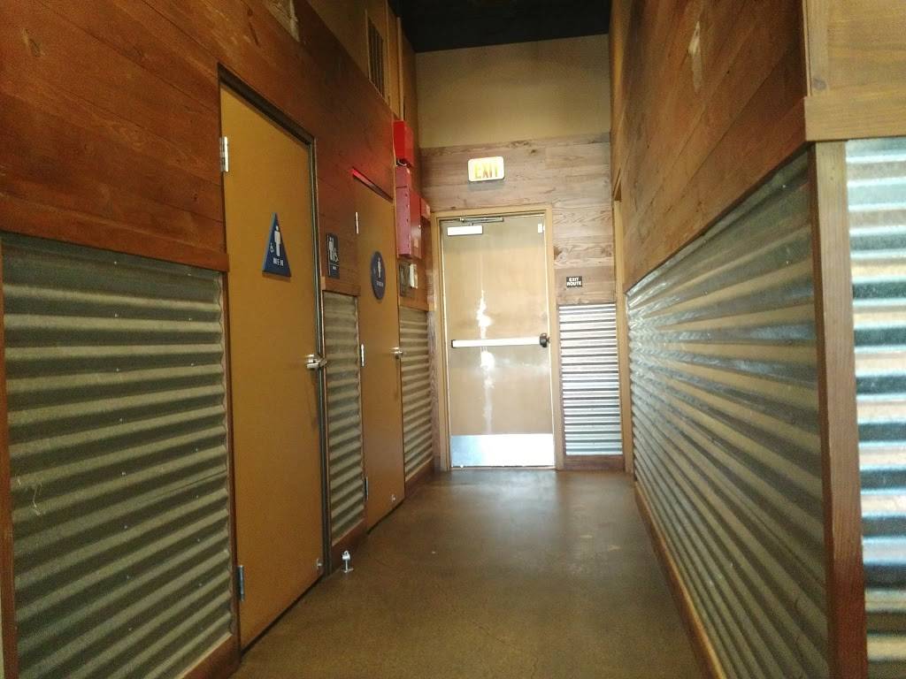 Dickeys Barbecue Pit | restaurant | 240 N 12th Ave, Hanford, CA 93230, USA | 5595847427 OR +1 559-584-7427