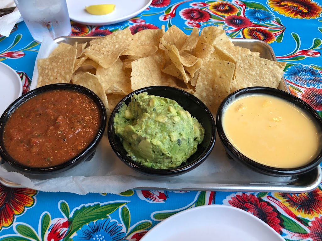 Lucharitos Melville | restaurant | 834B Walt Whitman Rd, Melville, NY 11747, USA | 6314212317 OR +1 631-421-2317