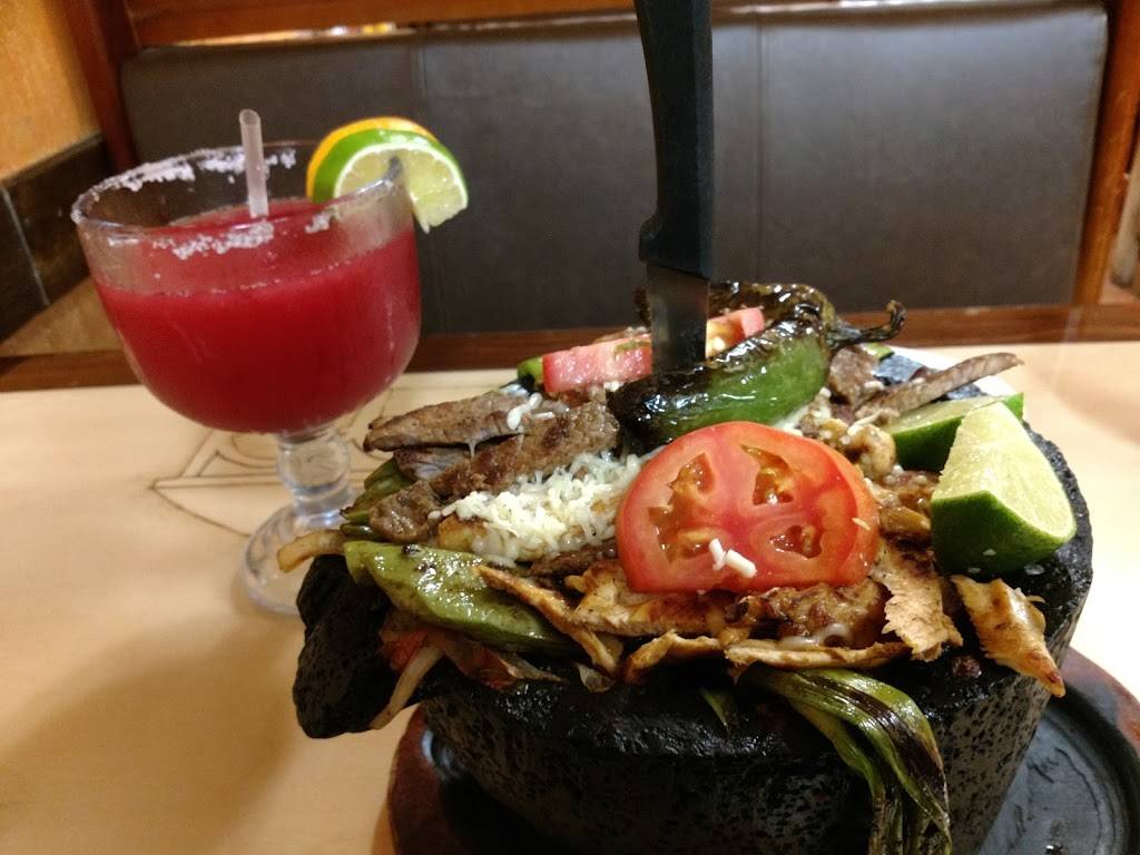 Tlaquepaque Mexican Grill & Restaurant | restaurant | 50601 Valley Plaza Dr, St Clairsville, OH 43950, USA | 7406952560 OR +1 740-695-2560