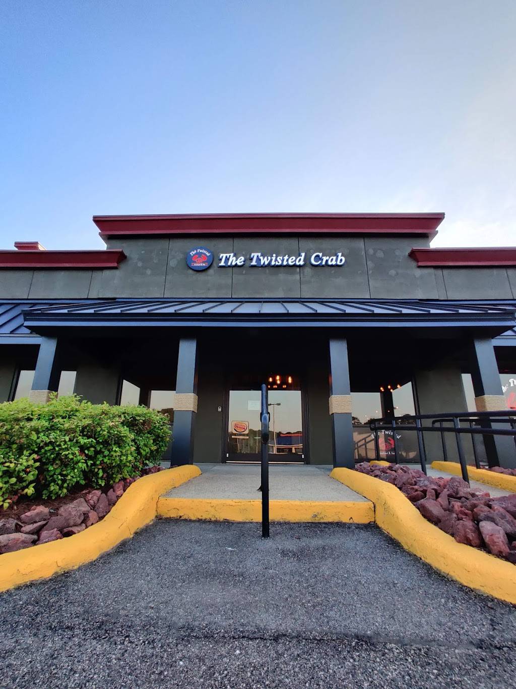 The Twisted Crab - Lynnhaven | restaurant | 2712 N Mall Dr suite 100, Virginia Beach, VA 23452, USA | 7576481977 OR +1 757-648-1977