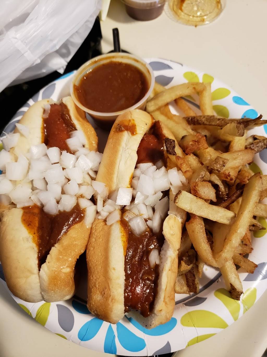 Hot Dog Shoppe | restaurant | 740 W Market St, Warren, OH 44481, USA | 3303957057 OR +1 330-395-7057