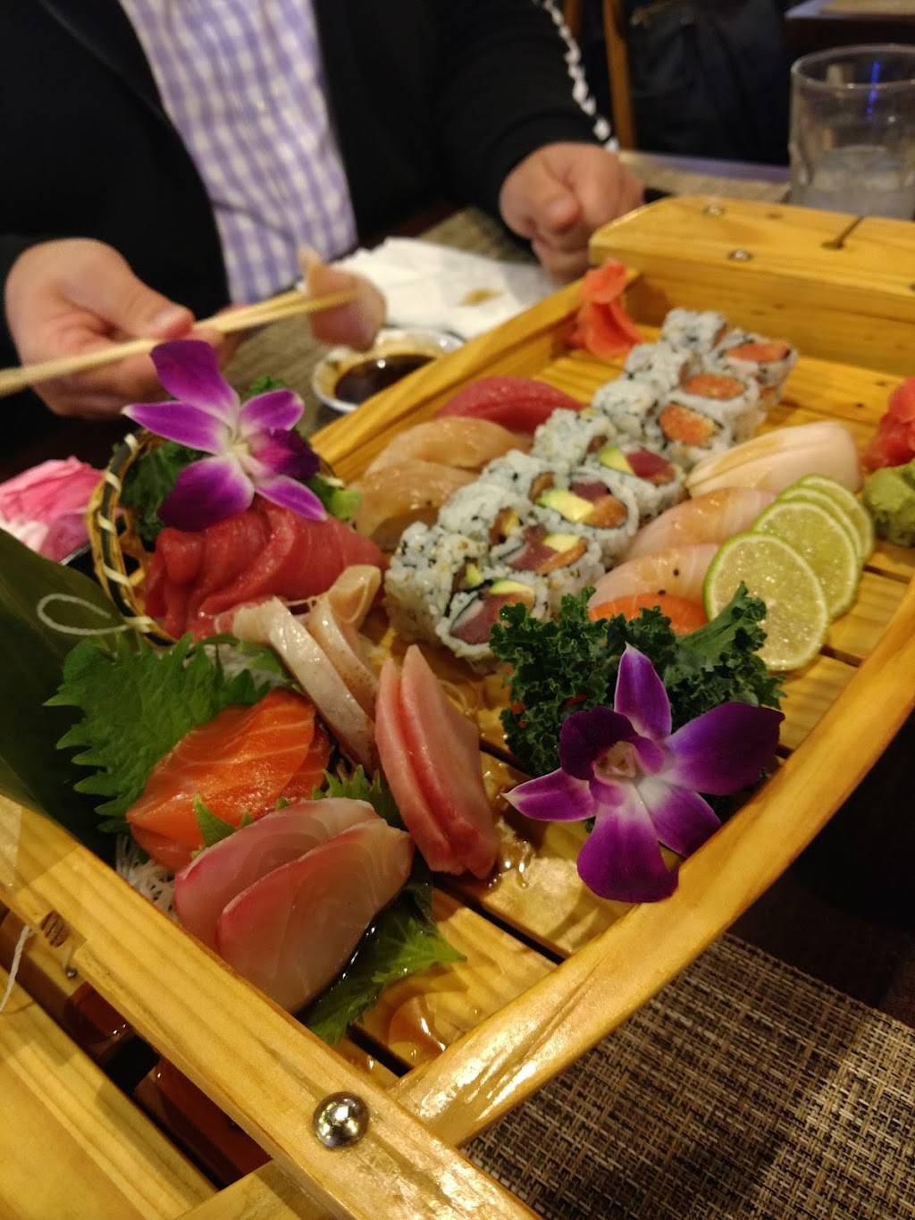 E Sushi Japanese Restaurant | restaurant | 3820 E 25th St, Columbus, IN 47203, USA | 8123766888 OR +1 812-376-6888