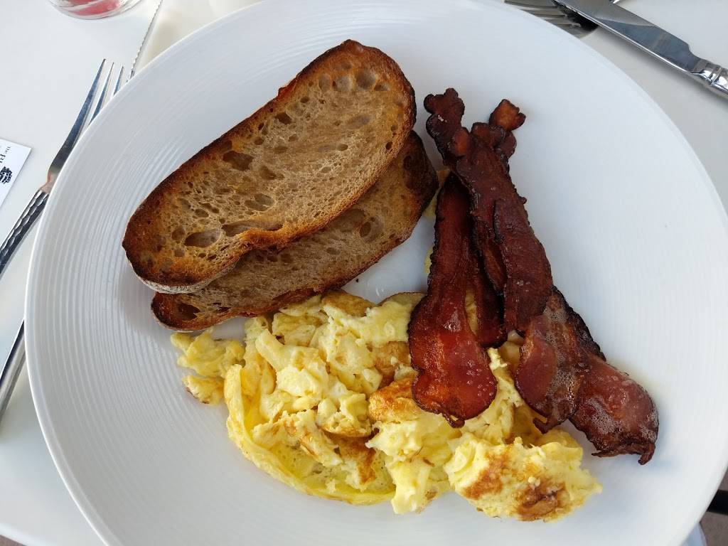 The Burleigh | restaurant | 1 Dock Square, Kennebunkport, ME 04046, USA | 2079672621 OR +1 207-967-2621