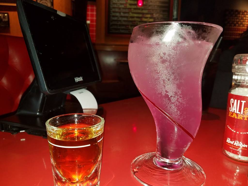 Red Robin Gourmet Burgers and Brews | restaurant | 14797 N Kelsey St, Monroe, WA 98272, USA | 3608059949 OR +1 360-805-9949