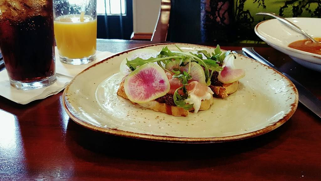 Marchands Bar & Grill | restaurant | 501 5th Ave NE, St. Petersburg, FL 33701, USA | 7278248072 OR +1 727-824-8072