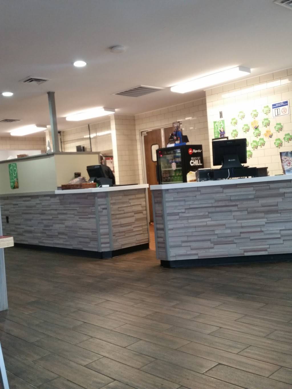 Pizza Hut | restaurant | 1106 Indianapolis Rd, Greencastle, IN 46135, USA | 7656539779 OR +1 765-653-9779