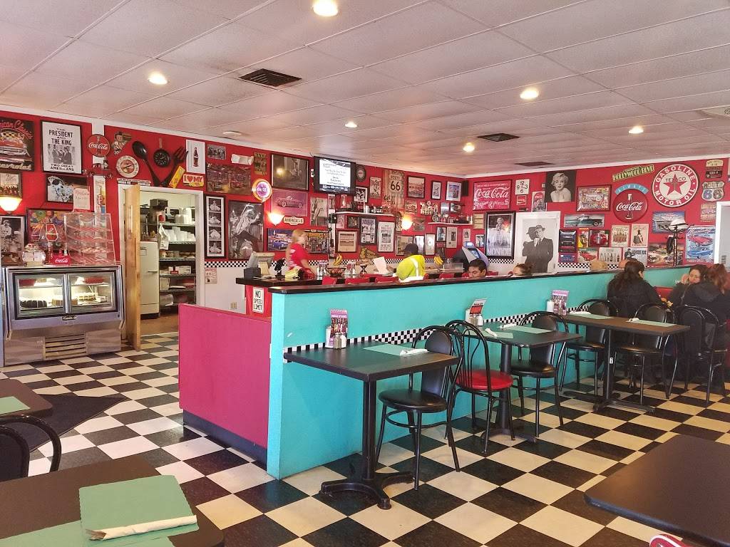 Famous 50s Diner | restaurant | 472 Huntington Turnpike, Bridgeport, CT 06610, USA | 2035720777 OR +1 203-572-0777
