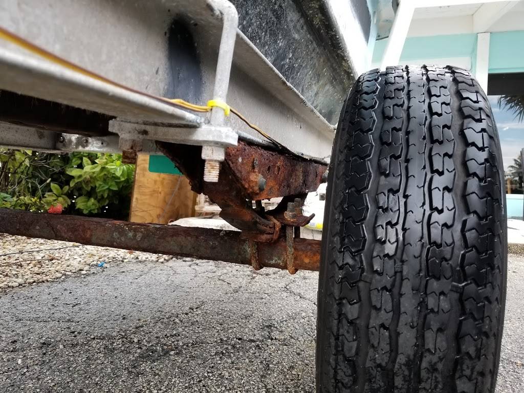 Causeway Pizza | restaurant | 301 Sadowski Causeway, Key Colony Beach, FL 33051, USA | 3057354116 OR +1 305-735-4116