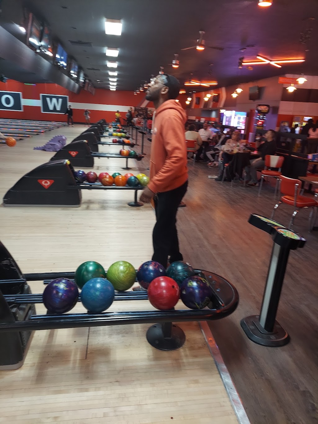 AMF Pikesville Lanes | restaurant | 1723 Reisterstown Rd, Pikesville, MD 21208, USA | 4104861444 OR +1 410-486-1444