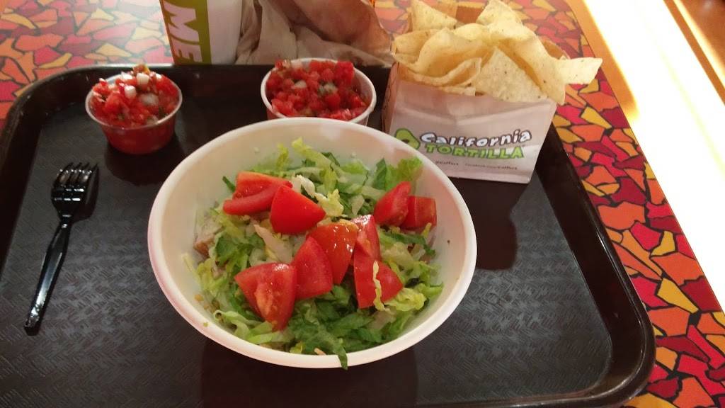 California Tortilla | restaurant | 200 Town Centre Dr, Glen Mills, PA 19342, USA | 6103585880 OR +1 610-358-5880