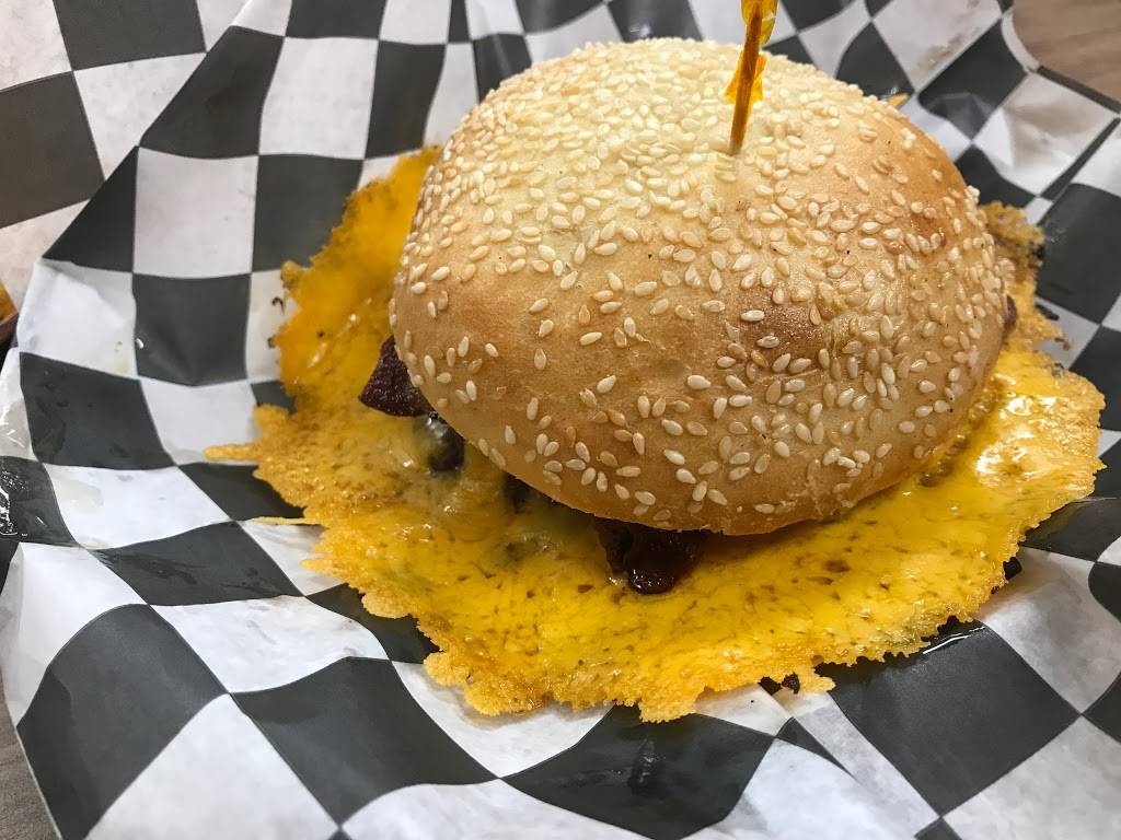 Sierra Squeeze Burger | restaurant | 287-323 E Sierra Ave, Portola, CA 96122, USA | 5308325251 OR +1 530-832-5251