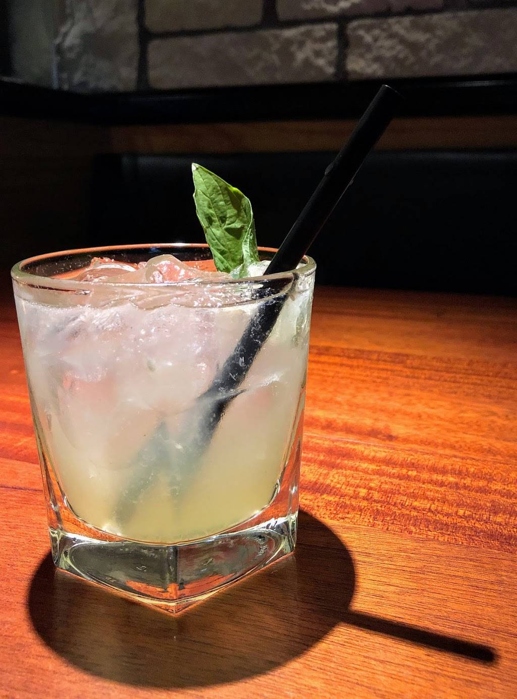 Charlestons Restaurant | restaurant | 8817 State Line Rd, Kansas City, MO 64114, USA | 8167311424 OR +1 816-731-1424