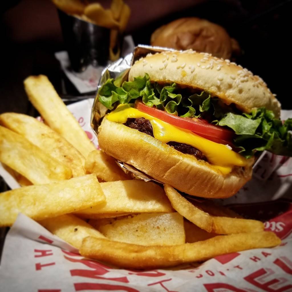 Red Robin Gourmet Burgers and Brews | restaurant | 5202 Pacific Ave, Stockton, CA 95207, USA | 2096627985 OR +1 209-662-7985