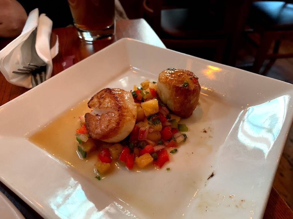 The Red House Restaurant | restaurant | 98 Winthrop St, Cambridge, MA 02138, USA | 6175760605 OR +1 617-576-0605