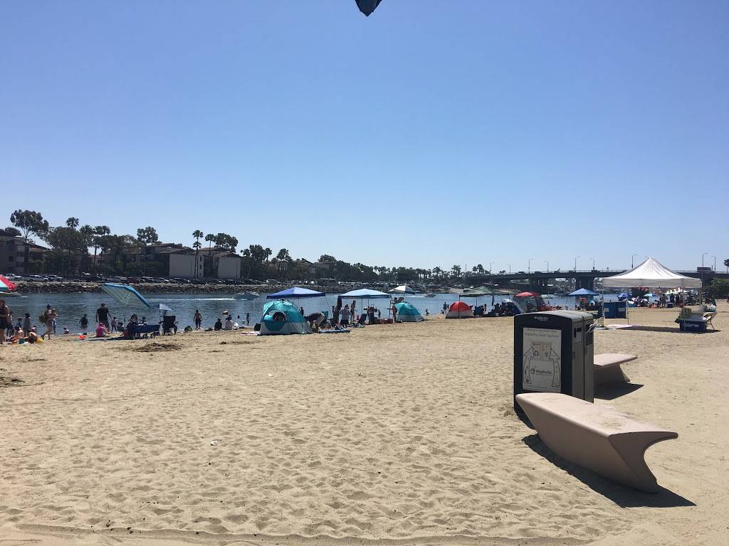 Moms Beach House Cafe | restaurant | 5839 Appian Way (E., E Sorrento Dr, Long Beach, CA 90803, USA | 5624776820 OR +1 562-477-6820