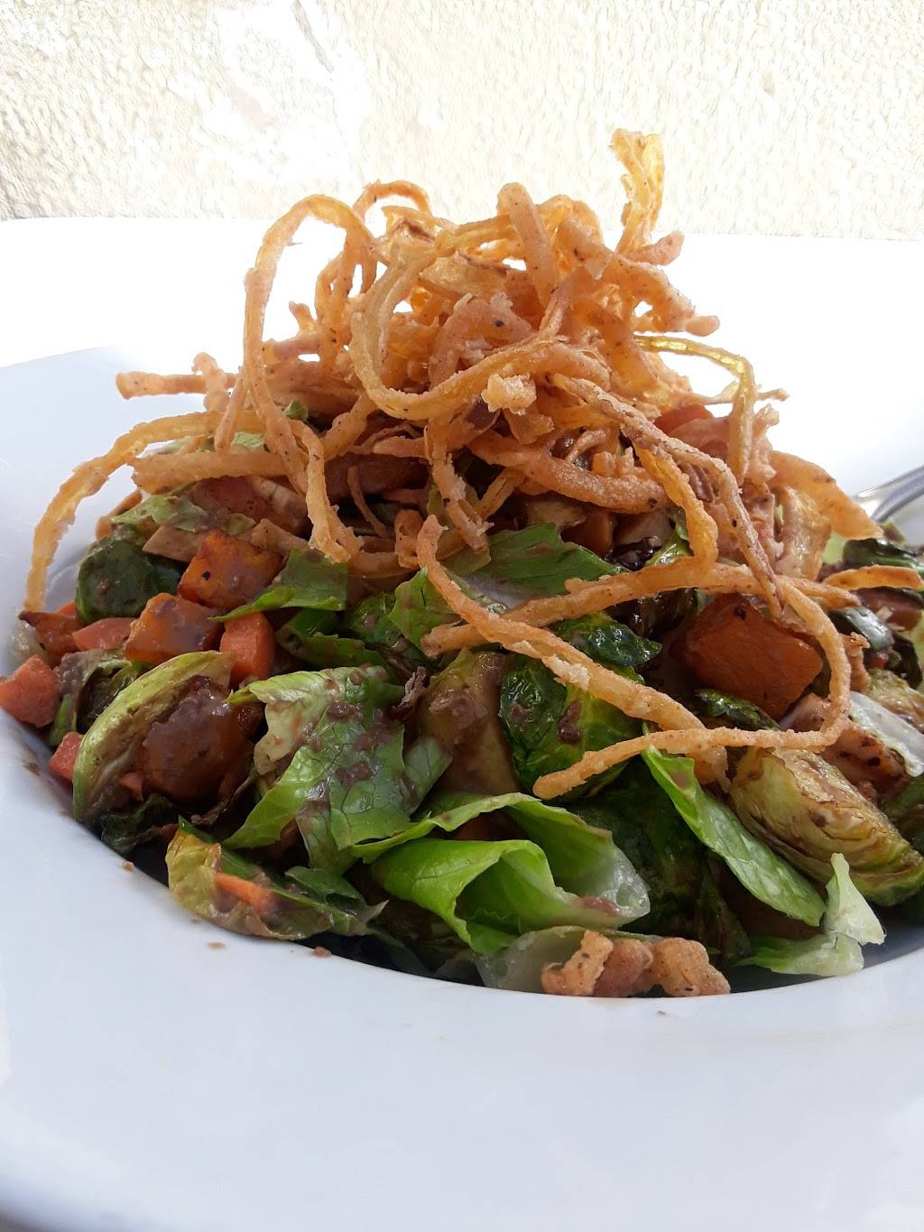 Hugos Restaurant | restaurant | 3320, 12851 Riverside Dr, Valley Village, CA 91607, USA | 8187618985 OR +1 818-761-8985