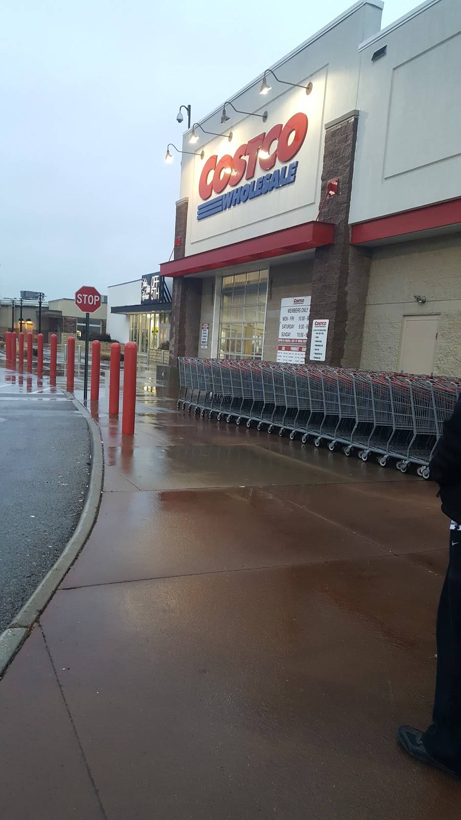 Costco Food Court | meal takeaway | 2700 Potomac Mills Cir, Woodbridge, VA 22192, USA | 7034907400 OR +1 703-490-7400