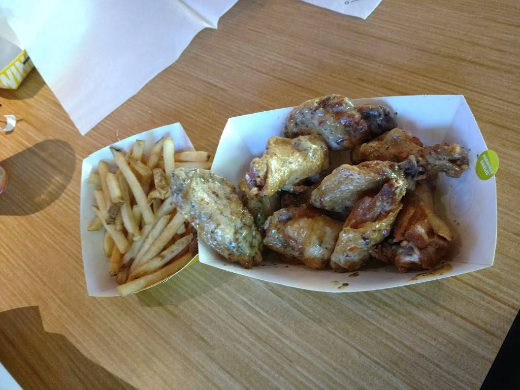 Buffalo Wild Wings | meal takeaway | 206 Old Eastwood Rd, Wilmington, NC 28403, USA | 9107989464 OR +1 910-798-9464