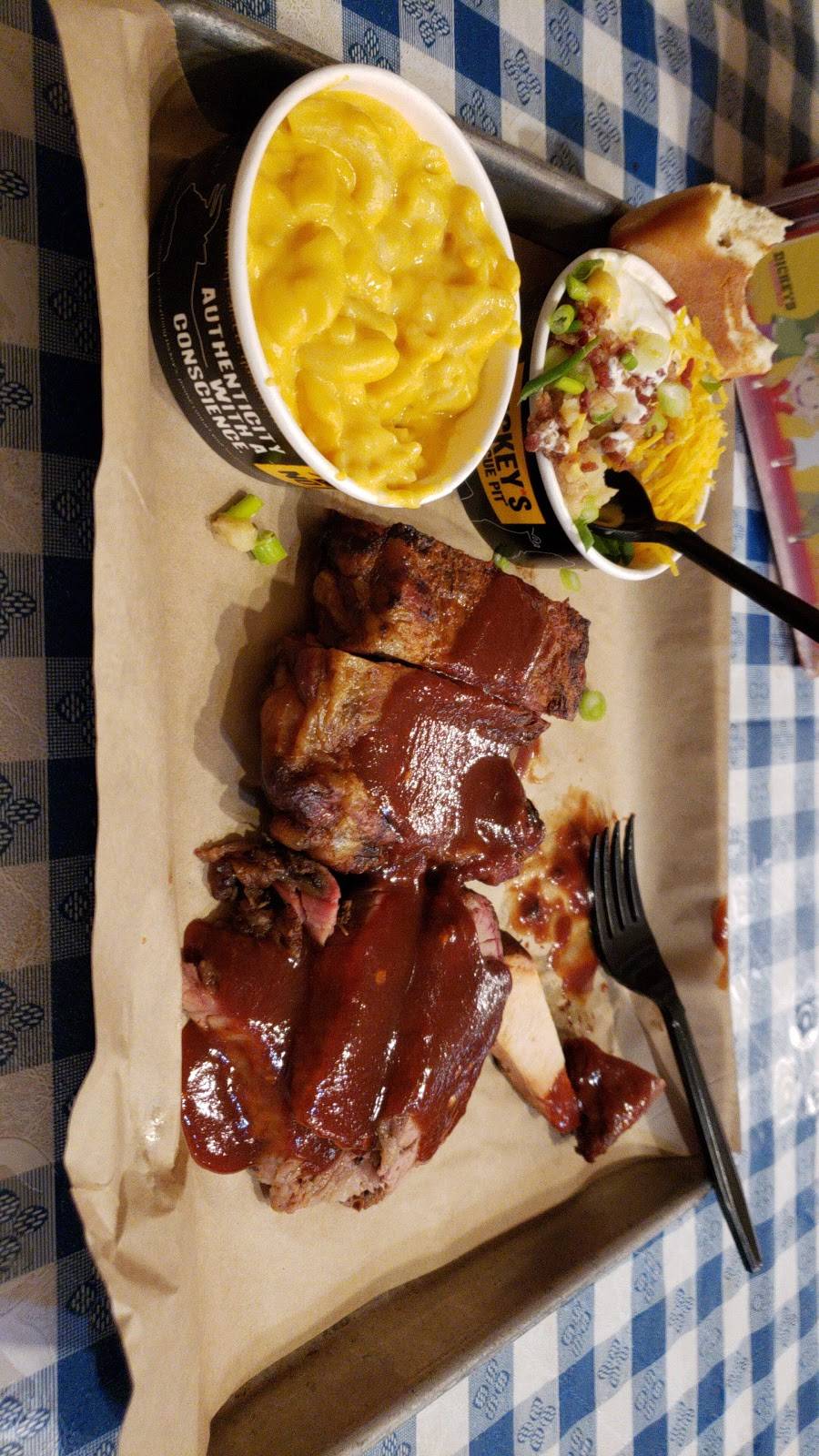 Dickeys Barbecue Pit | restaurant | 1413 W Buckingham Rd, Garland, TX 75042, USA | 9725303137 OR +1 972-530-3137