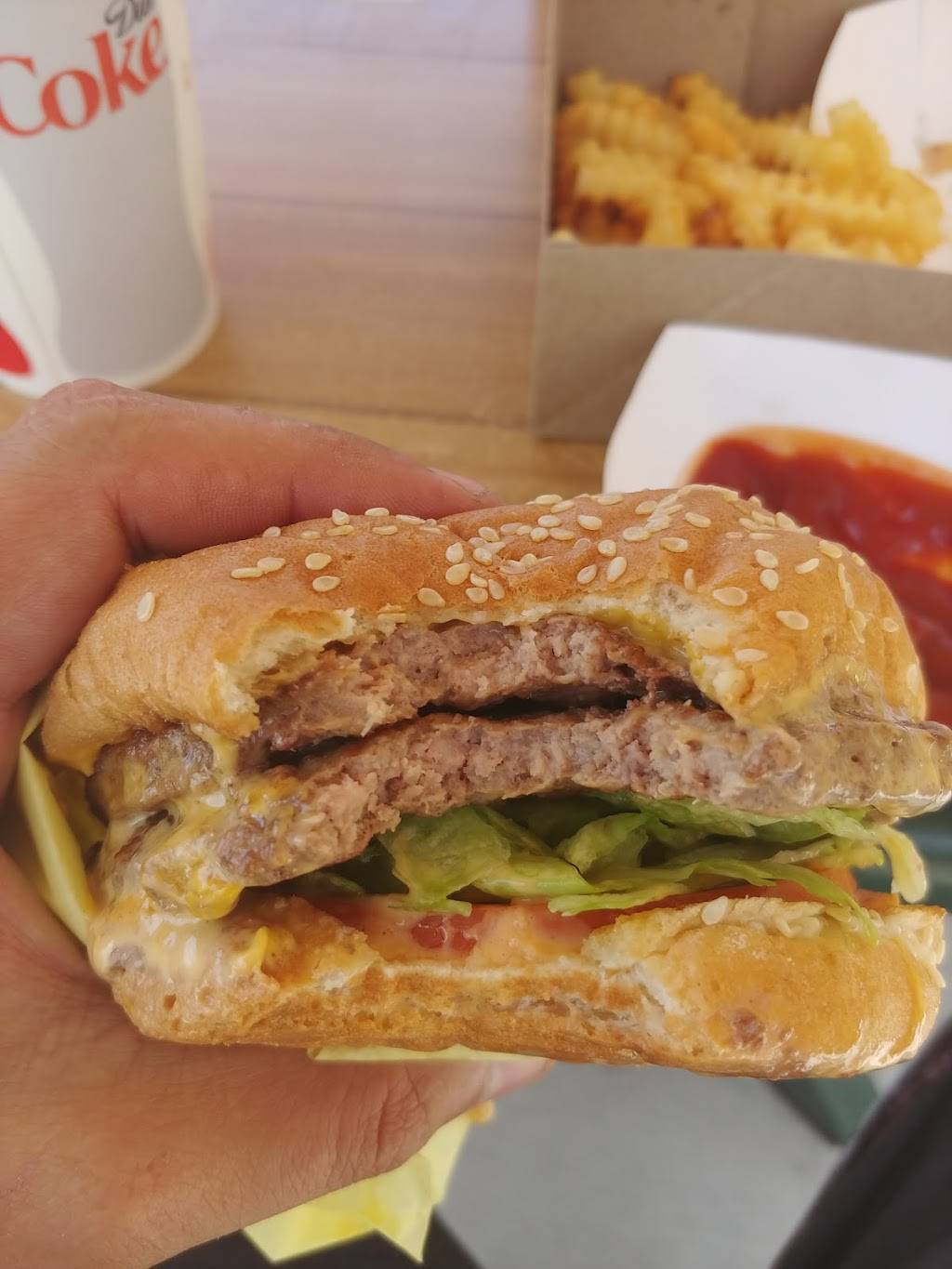 Dwights Beach Concession | restaurant | 201 Pacific Coast Hwy, Huntington Beach, CA 92648, USA | 7145368083 OR +1 714-536-8083