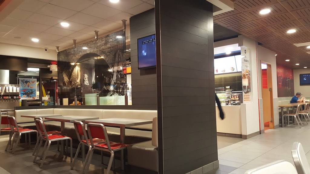 McDonalds | cafe | 15 S Main St, US-44, Winsted, CT 06098, USA | 8603796904 OR +1 860-379-6904