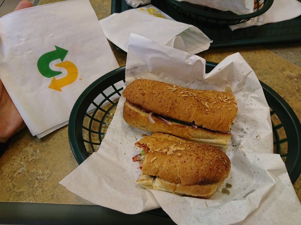 Subway | restaurant | 2301 Navaho Dr B, Nepean, ON K2G 6Z1, Canada | 6132265555 OR +1 613-226-5555
