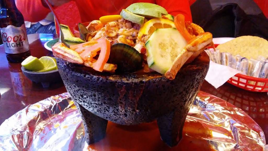 La Isla Del Mar #4 | restaurant | 6034 22nd Ave, Kenosha, WI 53143, USA | 2625640085 OR +1 262-564-0085