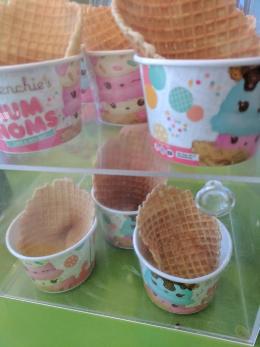 Menchies Frozen Yogurt | bakery | 667 Town Center Dr, Oxnard, CA 93036, USA | 8052781153 OR +1 805-278-1153