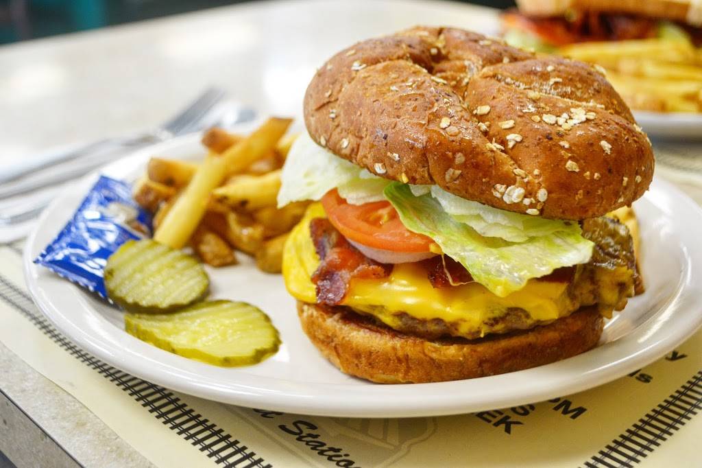 Breakfast Station | restaurant | 3754 Roscommon Dr, Ormond Beach, FL 32174, USA | 3862389504 OR +1 386-238-9504