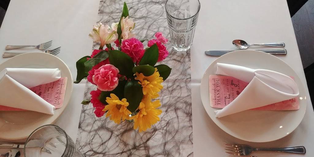 Bergies Place | restaurant | 106 S Charter St, Monticello, IL 61856, USA | 2176488020 OR +1 217-648-8020