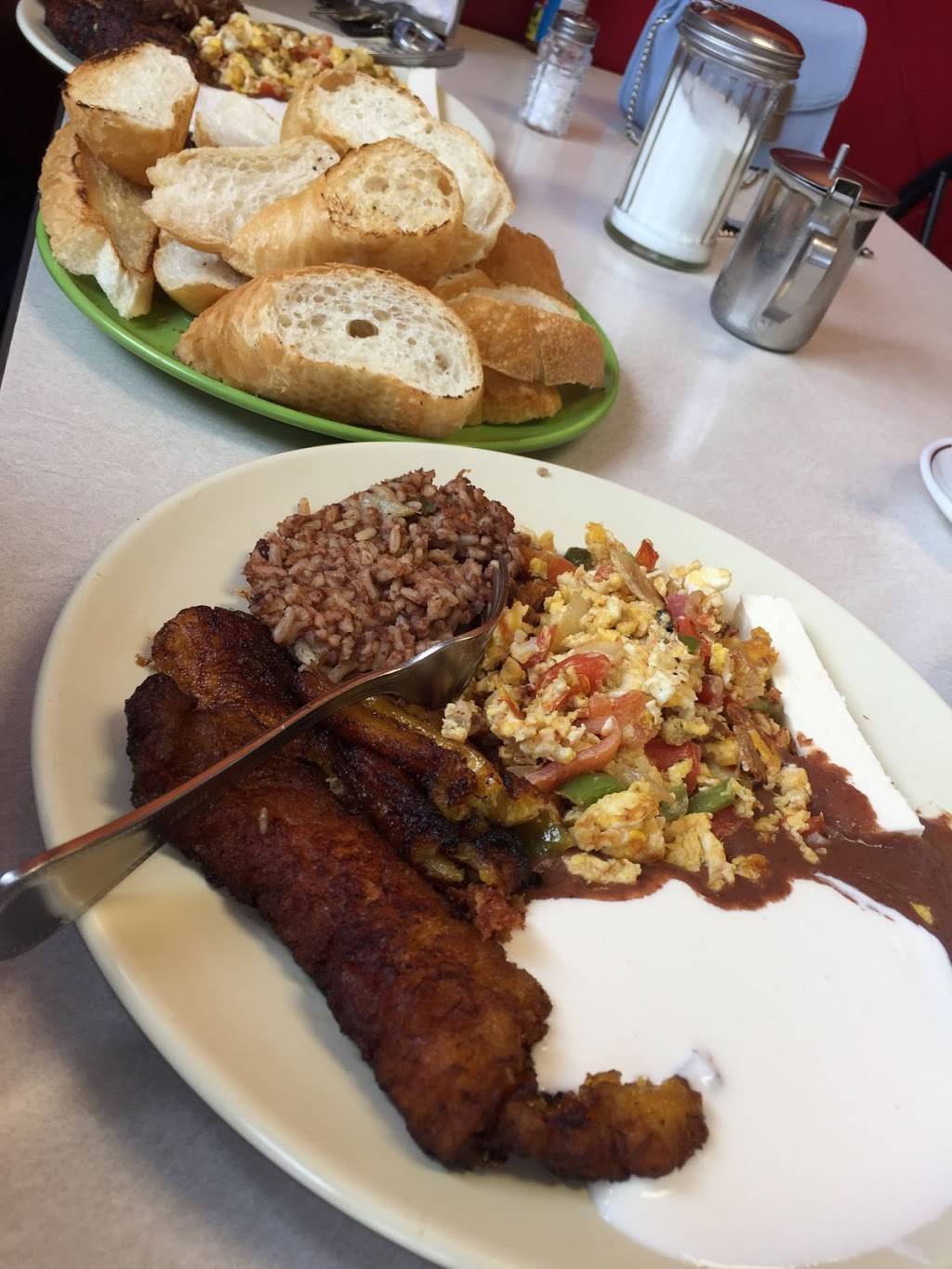 Vilmas pupuseria | restaurant | 5824 Singleton Rd, Norcross, GA 30093, USA | 4702825140 OR +1 470-282-5140