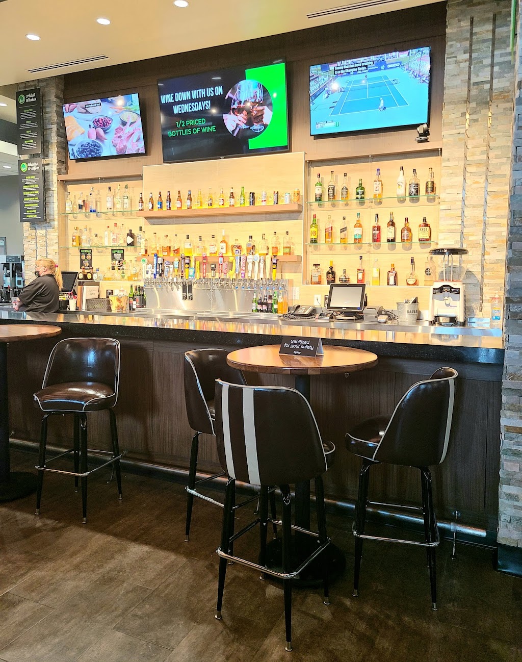 Wahlburgers @ Hy-Vee | restaurant | 1500 Central Park Commons Dr, Eagan, MN 55121, USA | 6514053672 OR +1 651-405-3672