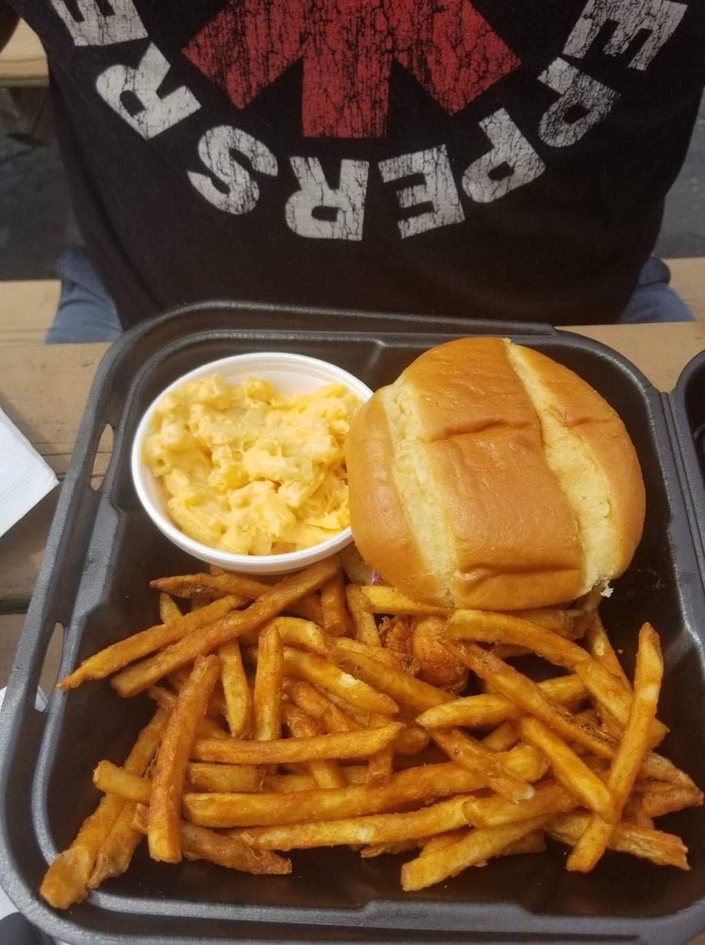 Louies Hot Chicken & Barbecue | restaurant | 4222 Poplar Level Rd, Louisville, KY 40213, USA | 5027094274 OR +1 502-709-4274