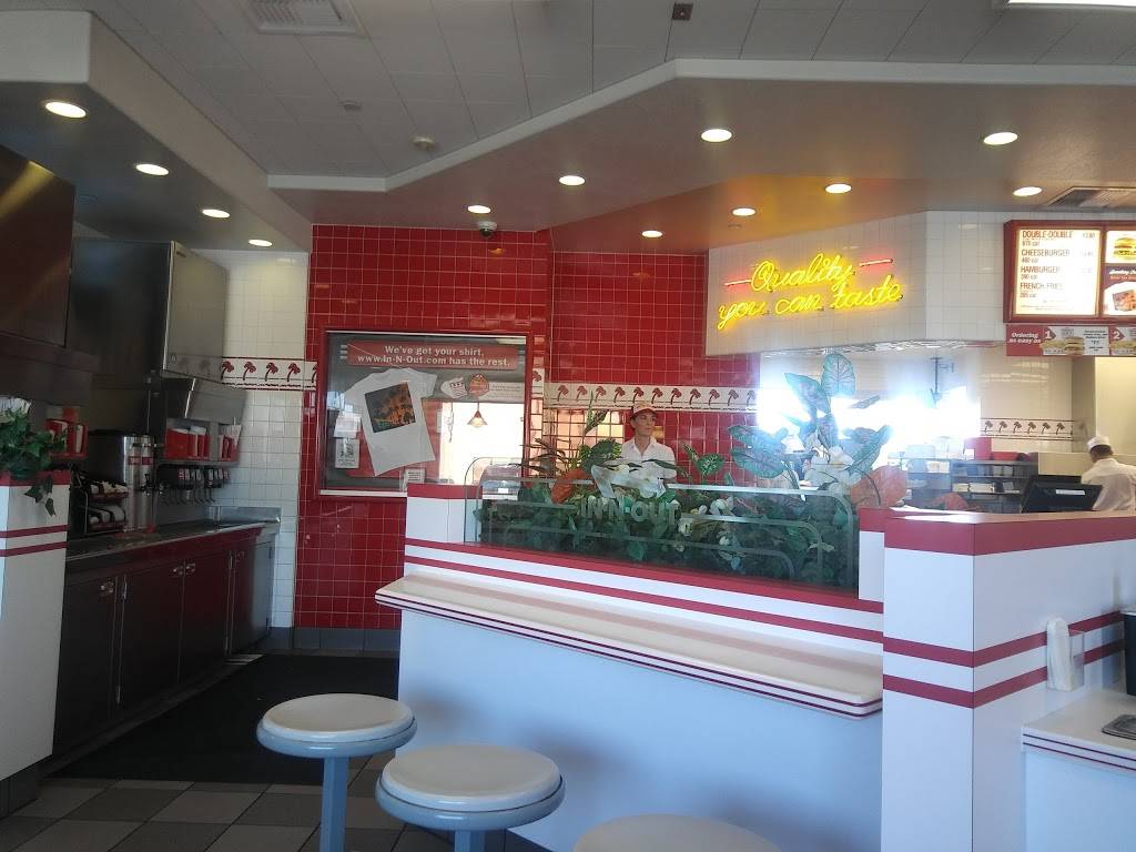 In-N-Out Burger | restaurant | 150 Town Center Blvd, Garland, TX 75040, USA | 8007861000 OR +1 800-786-1000