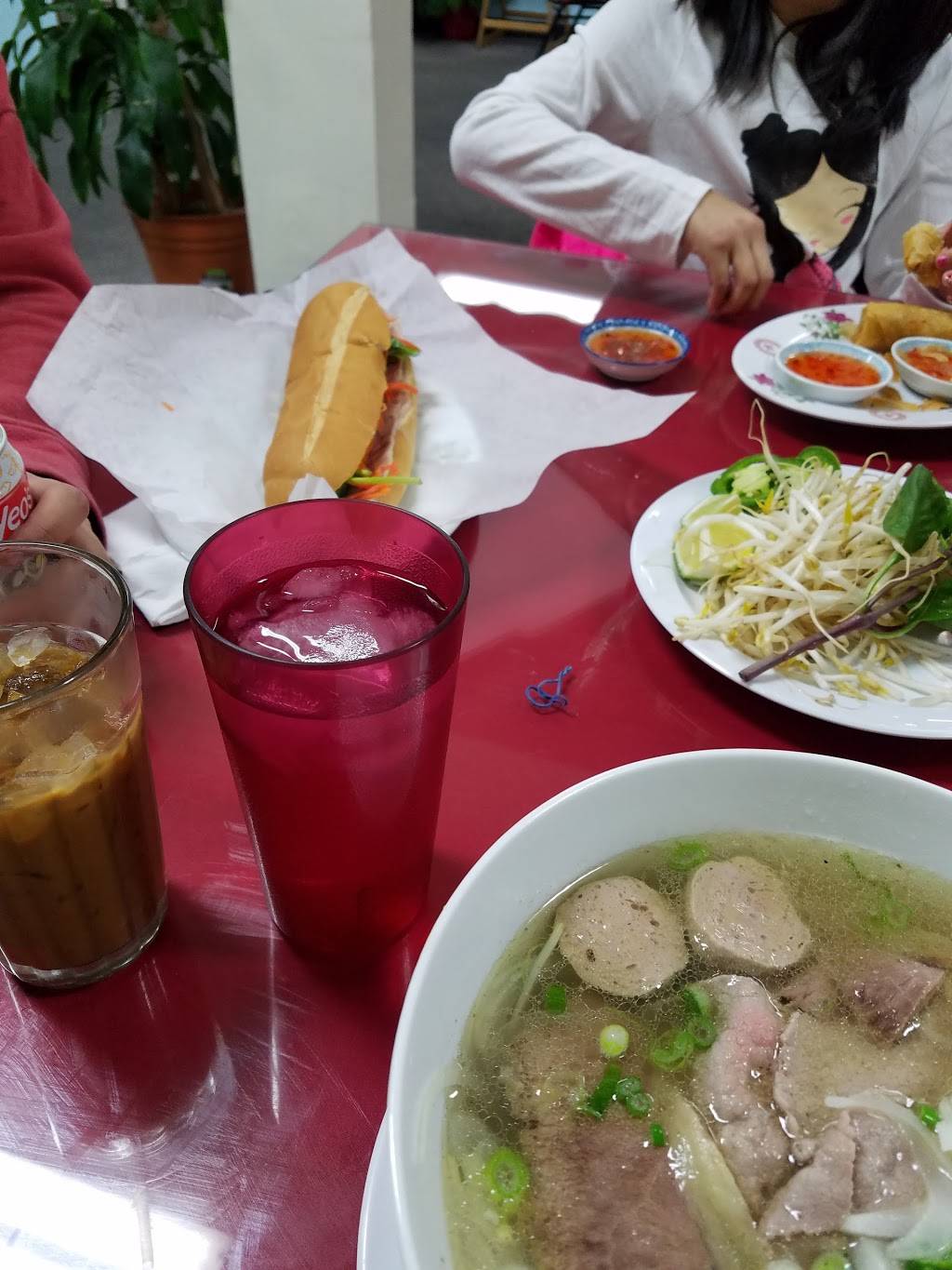 Cafe & pho Hoang | restaurant | 1140 Elizabeth Ave, Lancaster, PA 17601, USA | 7172995020 OR +1 717-299-5020